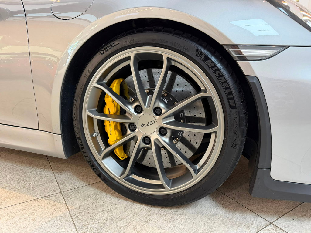 Porsche 981 Cayman GT4