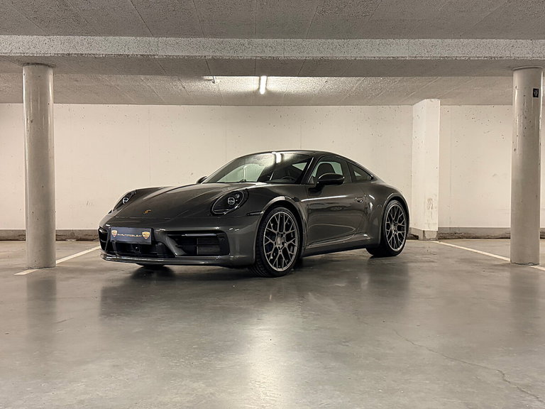 Porsche 992 Carrera 4