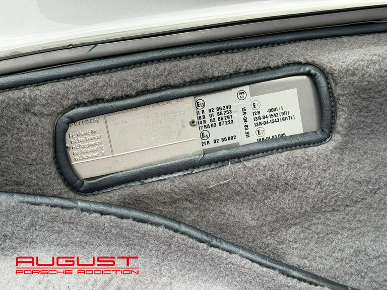 Porsche 911 Carrera 3.2 “25 Jahre 911”