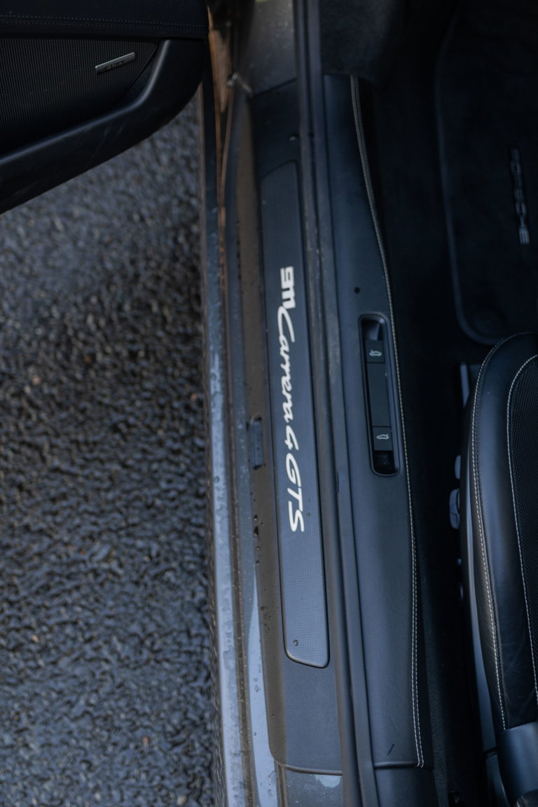 Porsche 992 Carrera 4 GTS