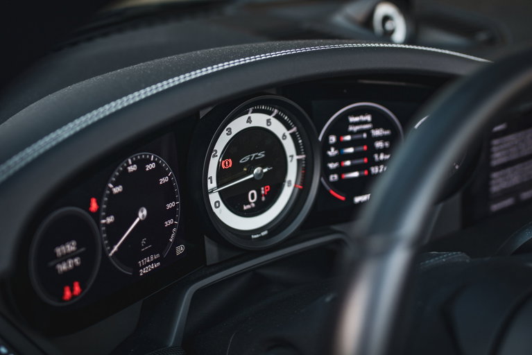 Porsche 992 Carrera 4 GTS