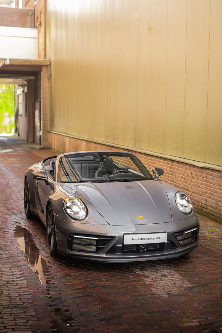 Porsche 992 Carrera 4 GTS
