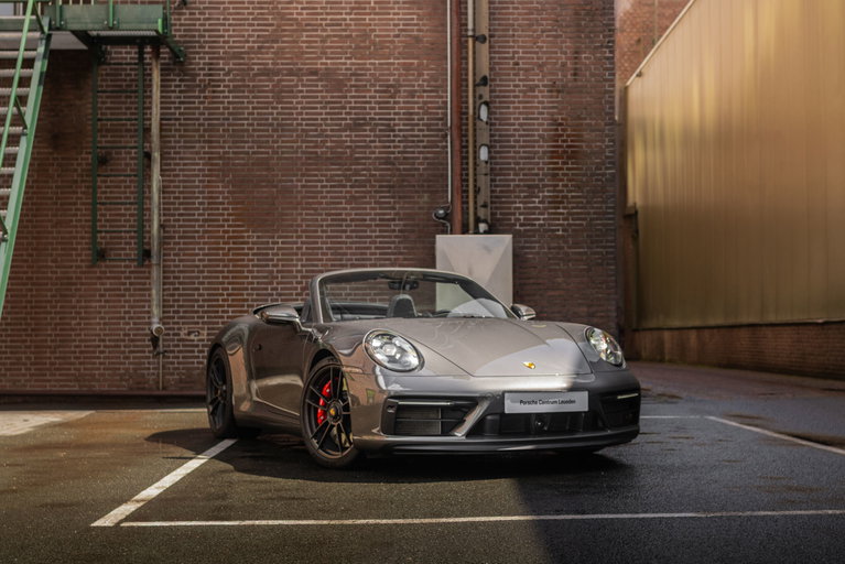 Porsche 992 Carrera 4 GTS