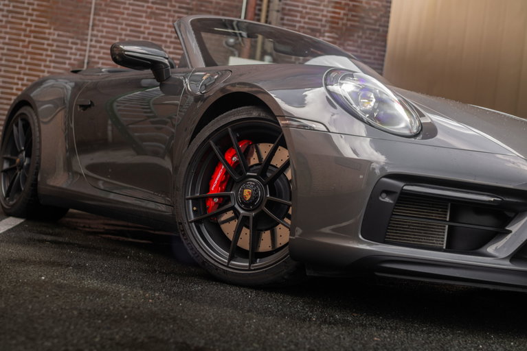 Porsche 992 Carrera 4 GTS
