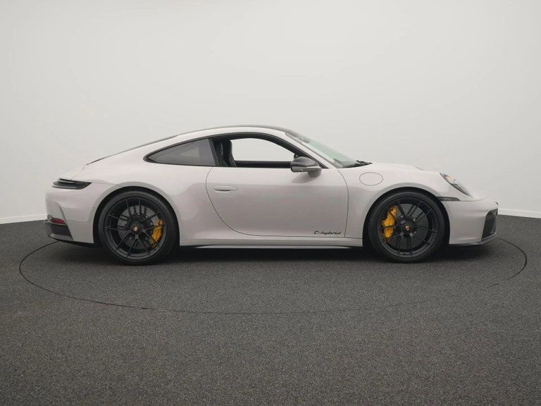 Porsche 992.2 Carrera GTS