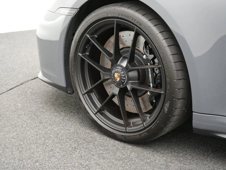Porsche 992.2 Carrera 4 GTS