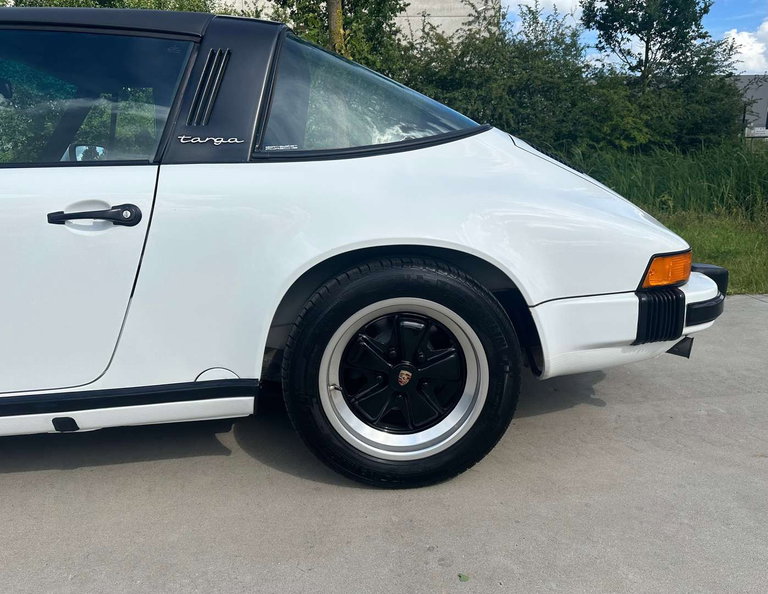 Porsche 911 Carrera 3.2 (US)