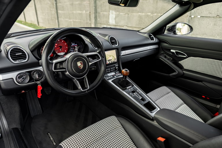 Porsche 718 Boxster
