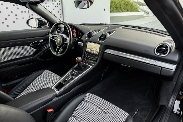 Porsche 718 Boxster