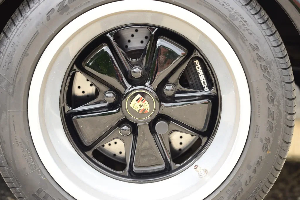 Porsche 911 Carrera 3.2 Speedster (US)