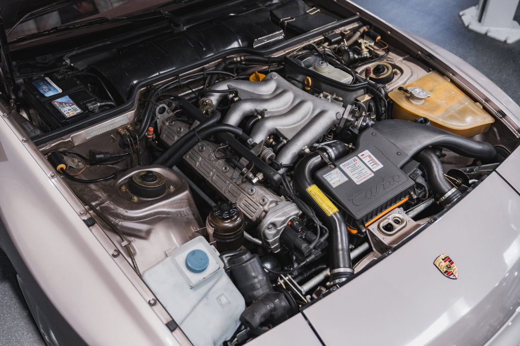 Porsche 944 Turbo S Coupé