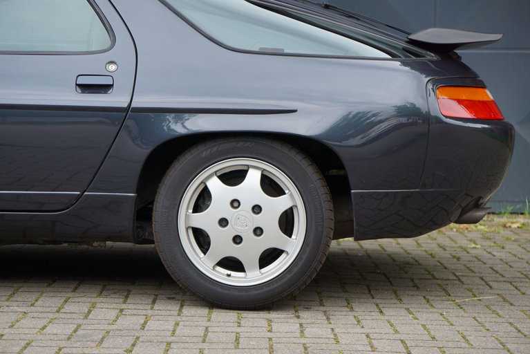 Porsche 928 GT