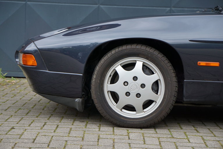 Porsche 928 GT