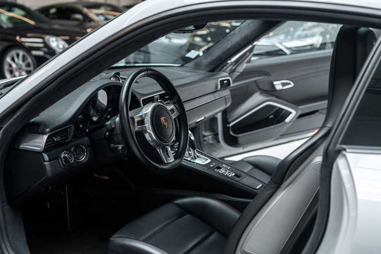 Porsche 991 Carrera GTS