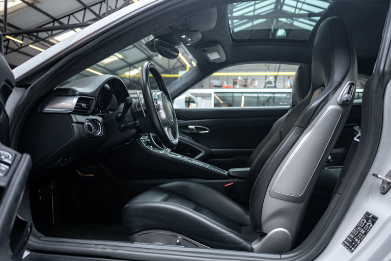 Porsche 991 Carrera GTS