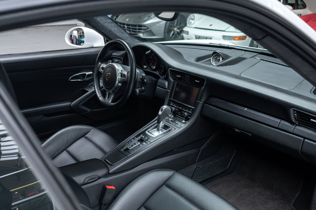 Porsche 991 Carrera GTS