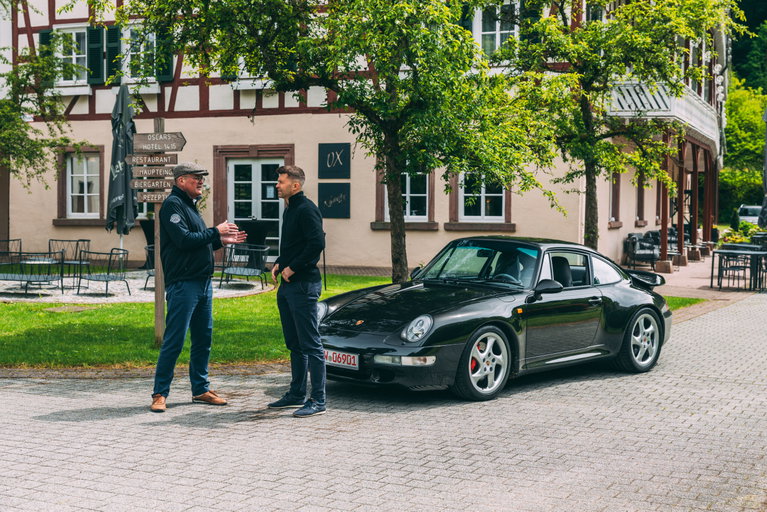 Your key to a world of Porsche pleasure – Arrive, get in and drive off