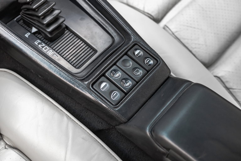 Porsche 928 S4