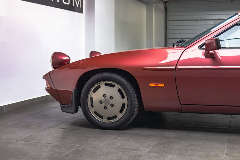 Porsche 928 S4