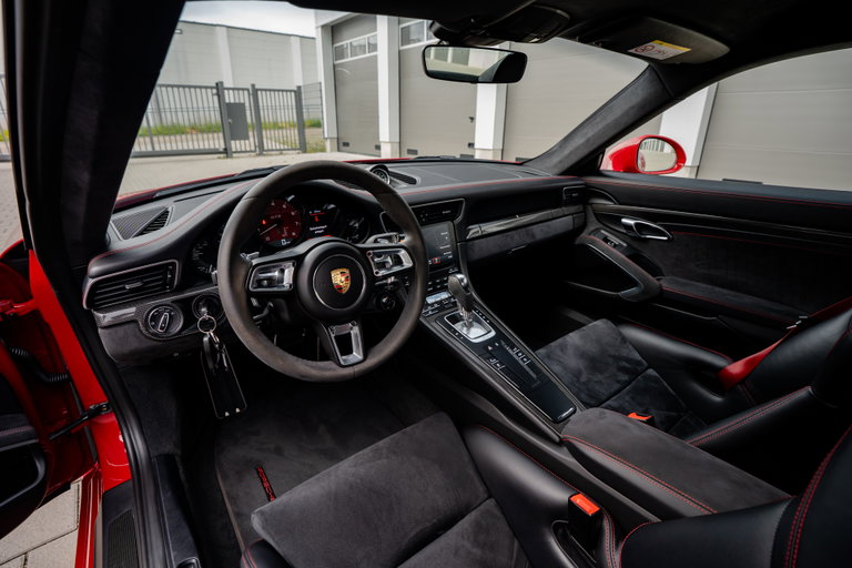 Porsche 991.2 Carrera GTS