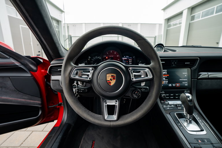 Porsche 991.2 Carrera GTS