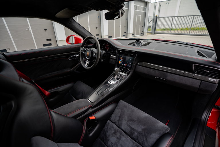Porsche 991.2 Carrera GTS