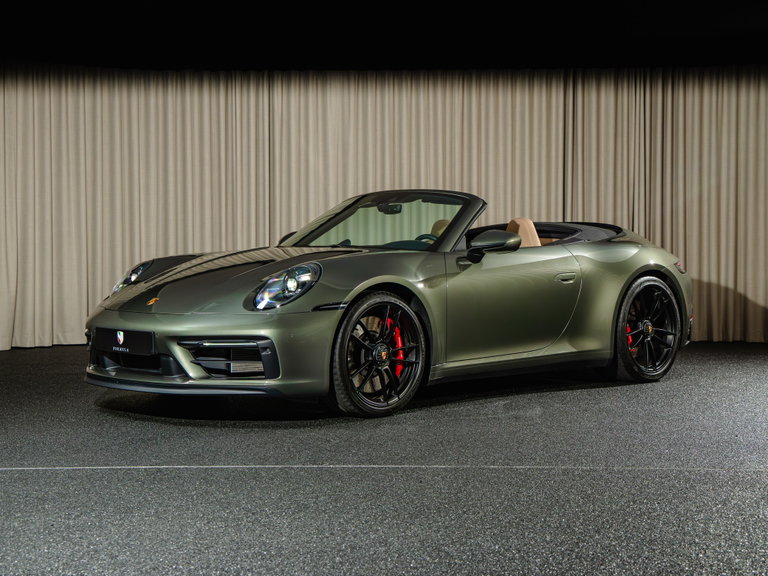 Porsche 992 Carrera 4 GTS