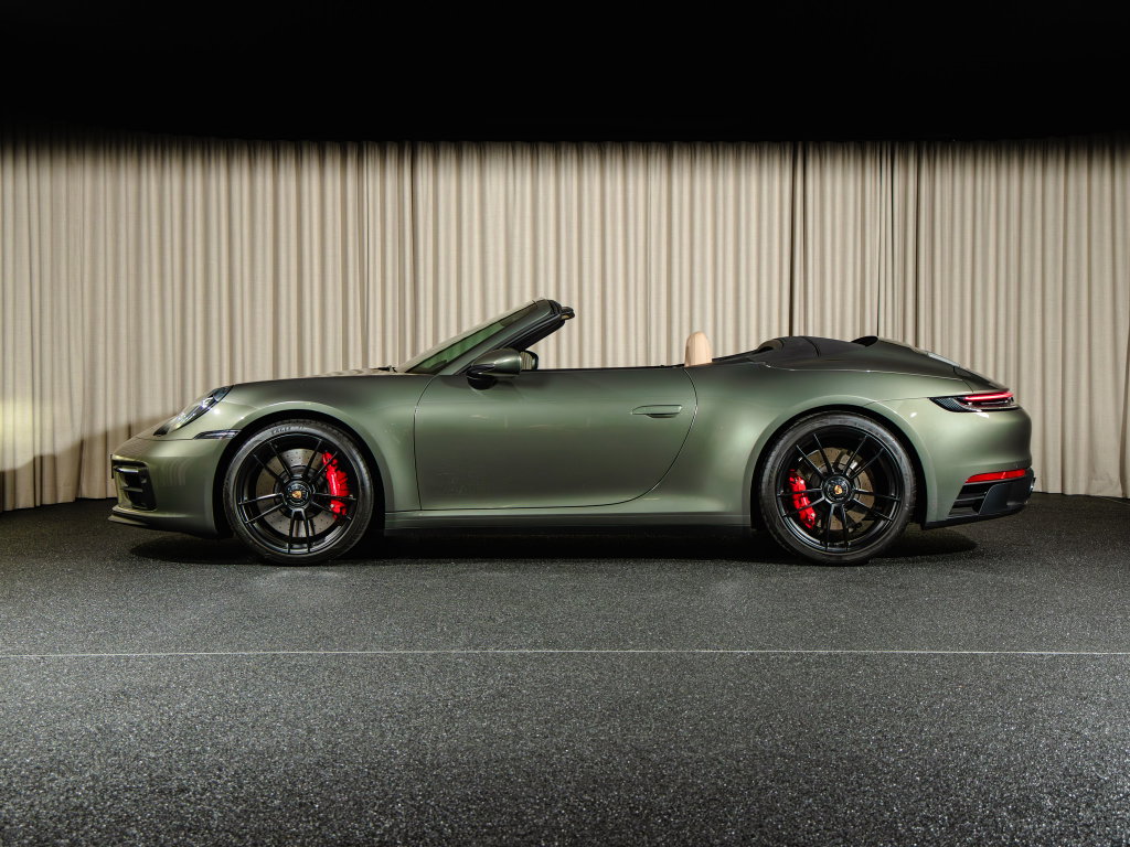 Porsche 992 Carrera 4 GTS