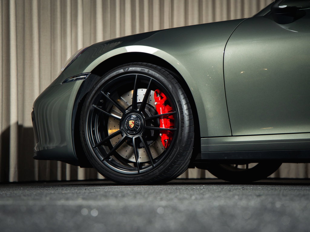 Porsche 992 Carrera 4 GTS