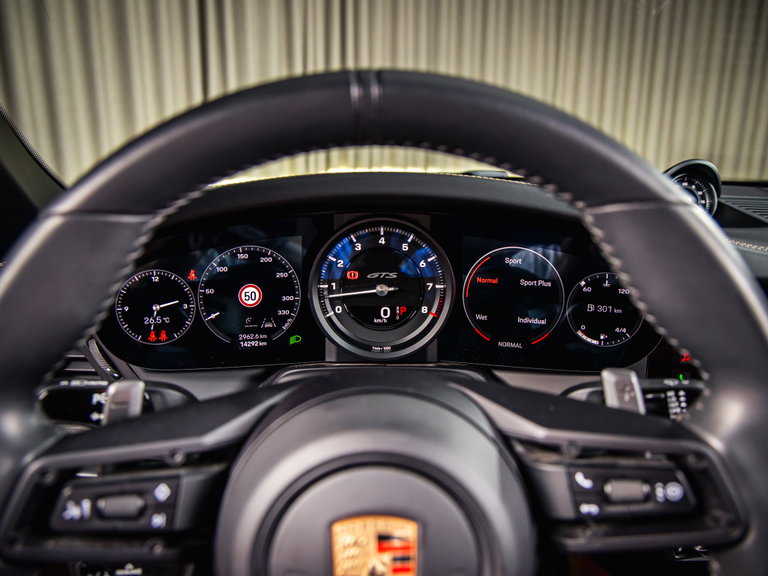 Porsche 992 Carrera 4 GTS
