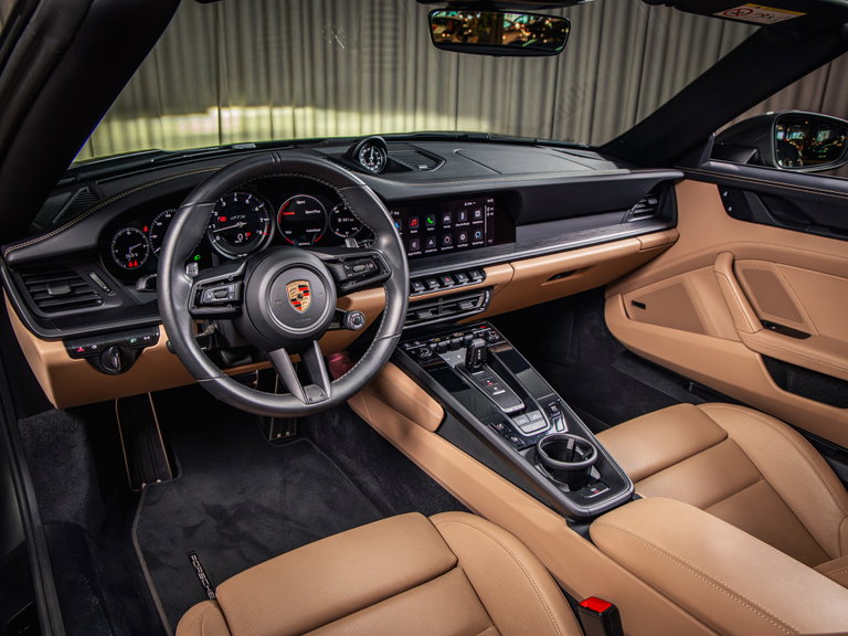 Porsche 992 Carrera 4 GTS