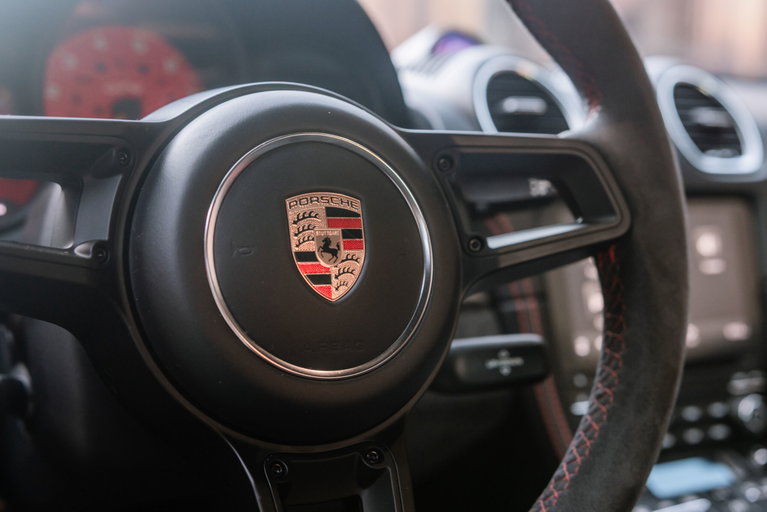 Porsche 718 Cayman GT4