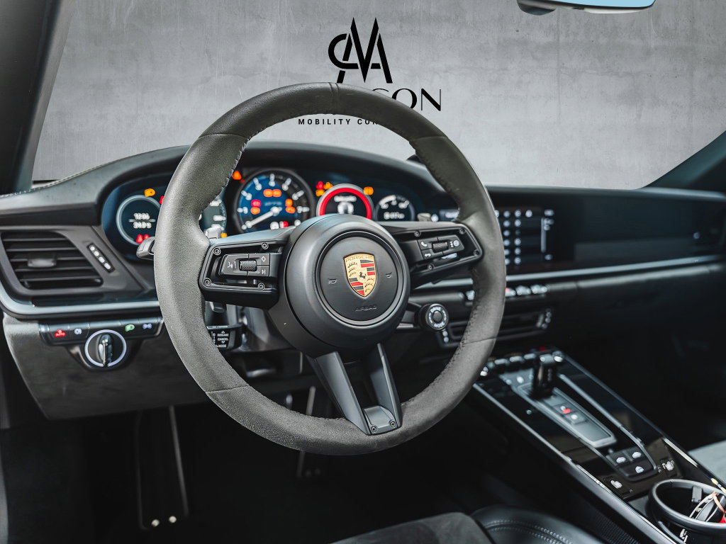 Porsche 992 Carrera 4 GTS