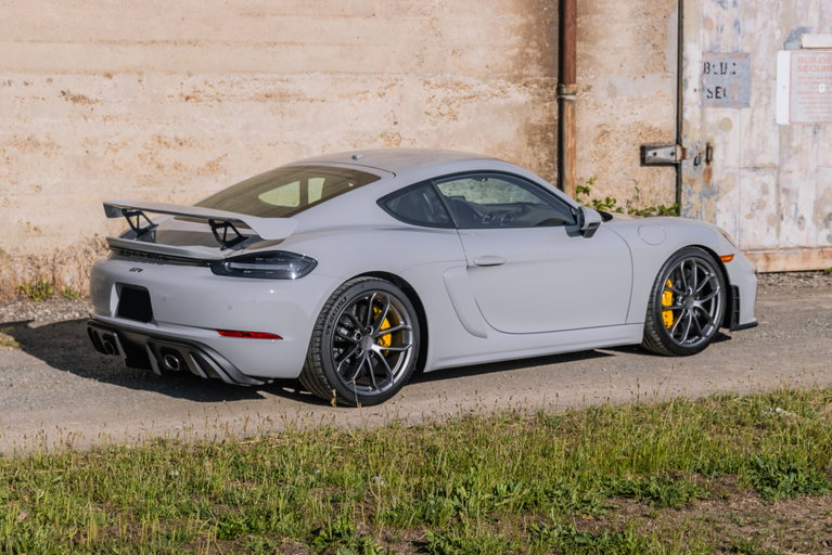 Porsche 718 Cayman GT4