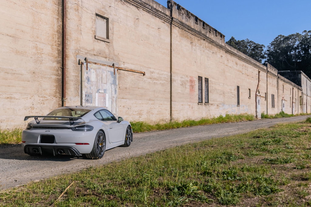 Porsche 718 Cayman GT4