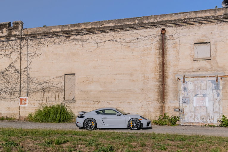 Porsche 718 Cayman GT4