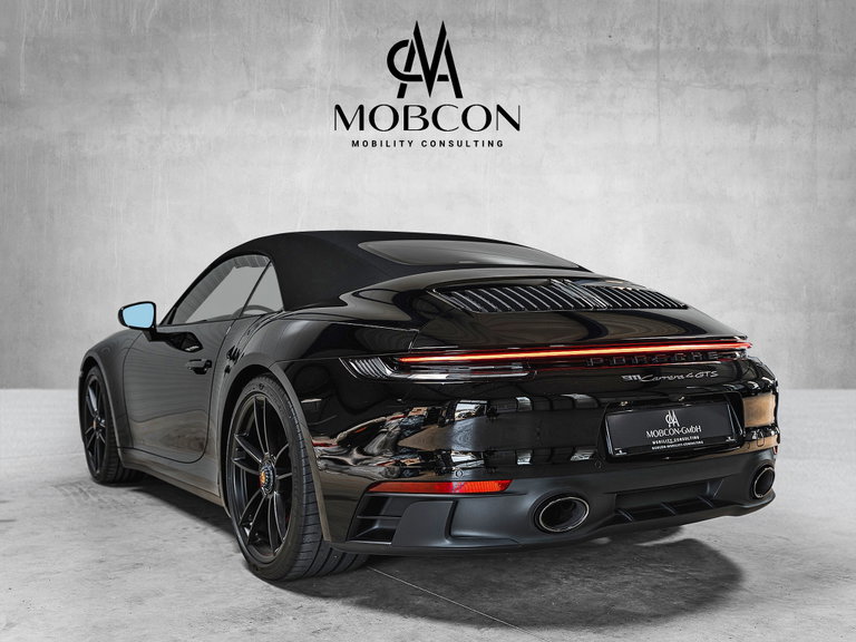 Porsche 992 Carrera 4 GTS