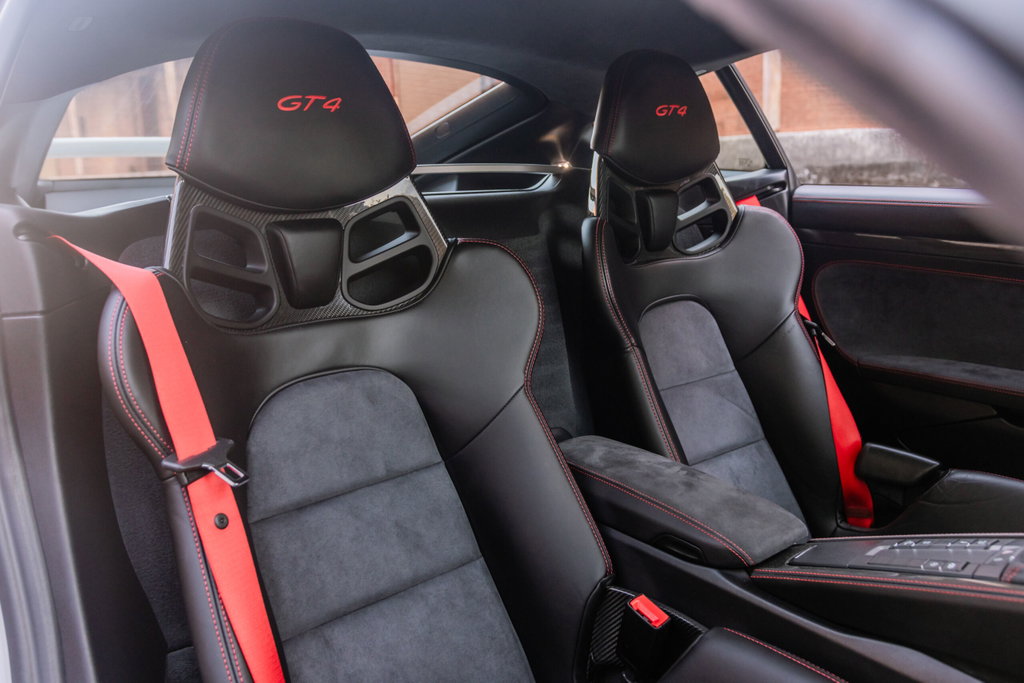 Porsche 718 Cayman GT4