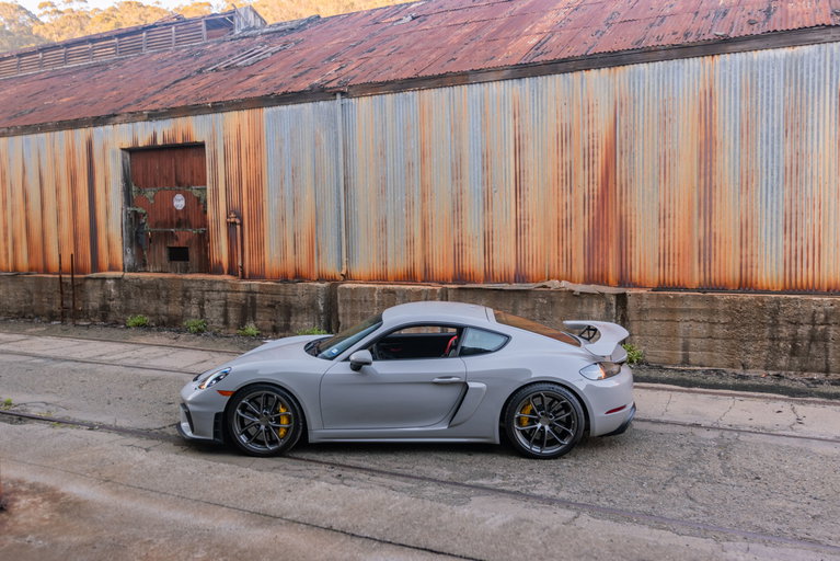 Porsche 718 Cayman GT4