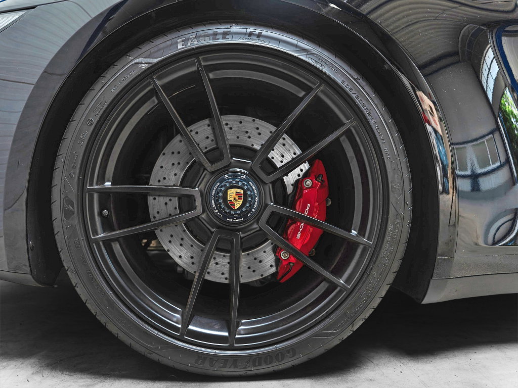 Porsche 992 Carrera 4 GTS