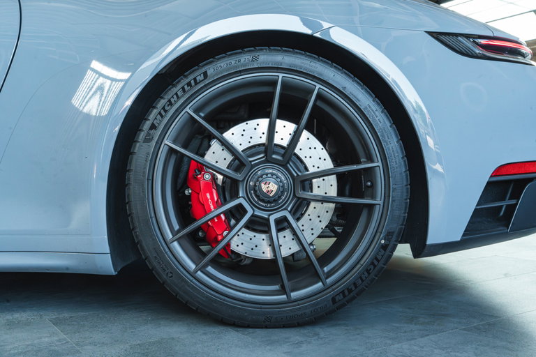 Porsche 992 Carrera 4 GTS