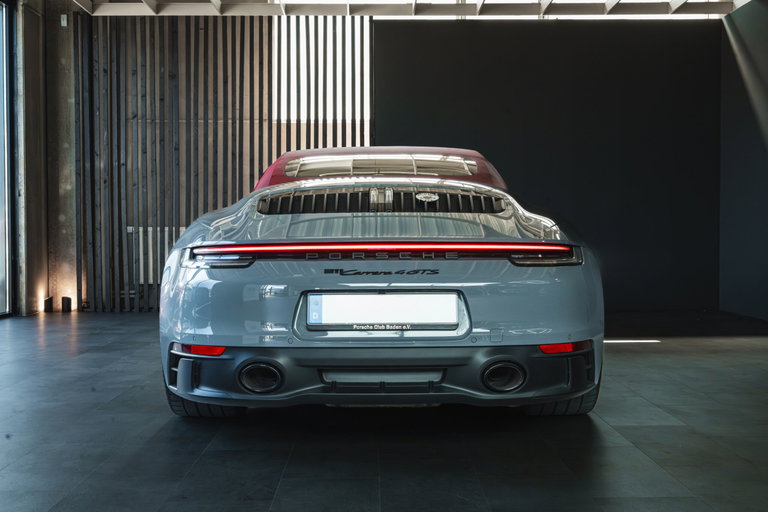 Porsche 992 Carrera 4 GTS