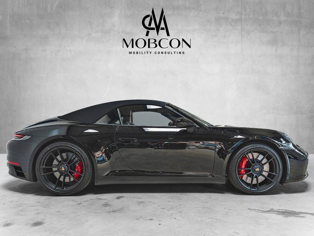 Porsche 992 Carrera 4 GTS