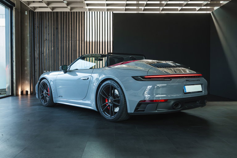Porsche 992 Carrera 4 GTS