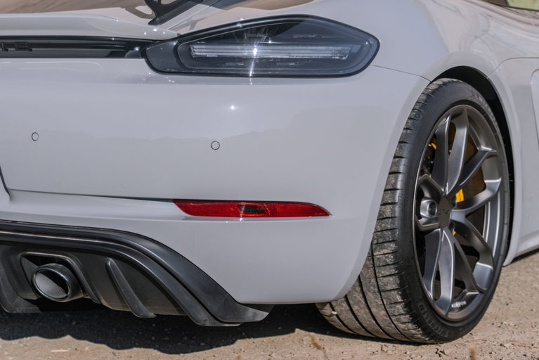 Porsche 718 Cayman GT4