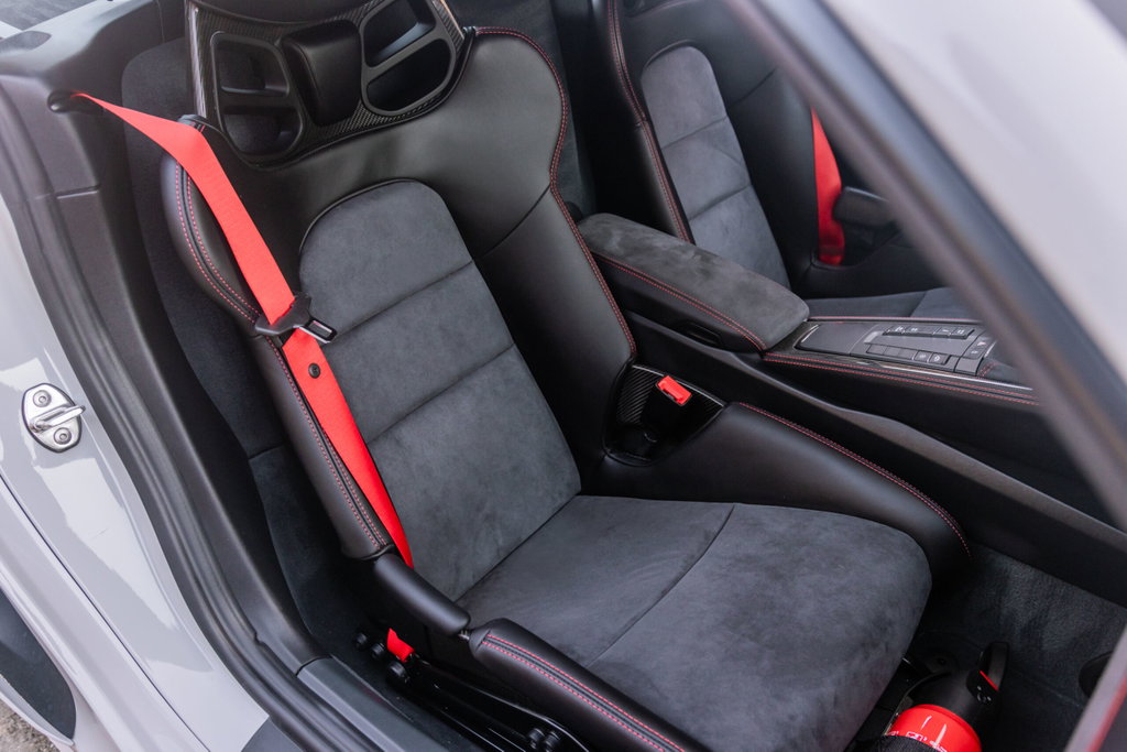Porsche 718 Cayman GT4