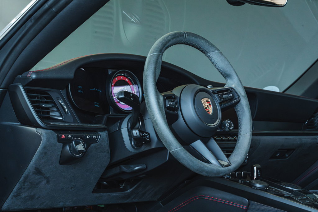 Porsche 992 Carrera 4 GTS