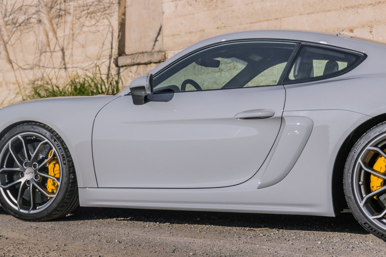 Porsche 718 Cayman GT4