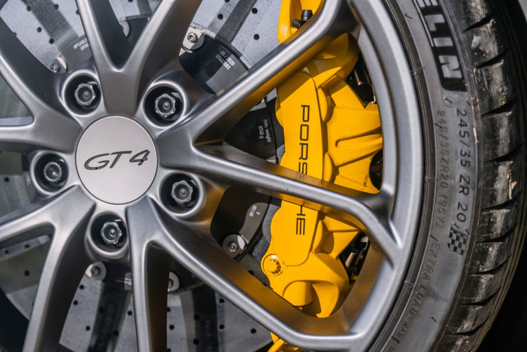 Porsche 718 Cayman GT4