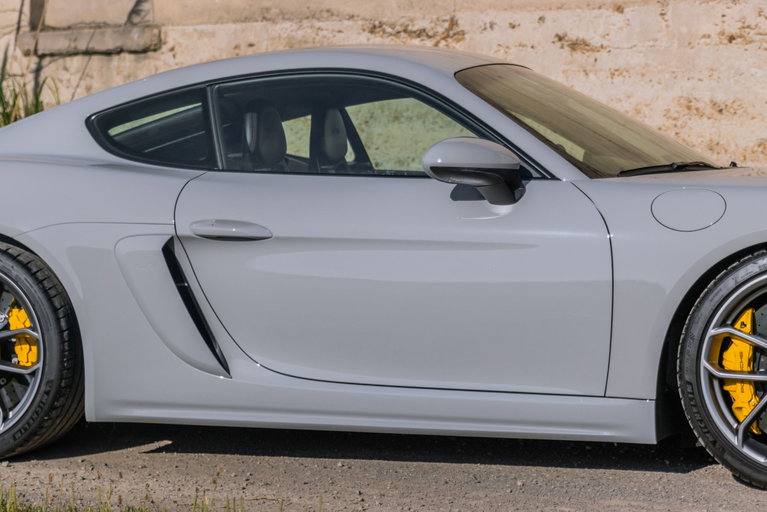 Porsche 718 Cayman GT4